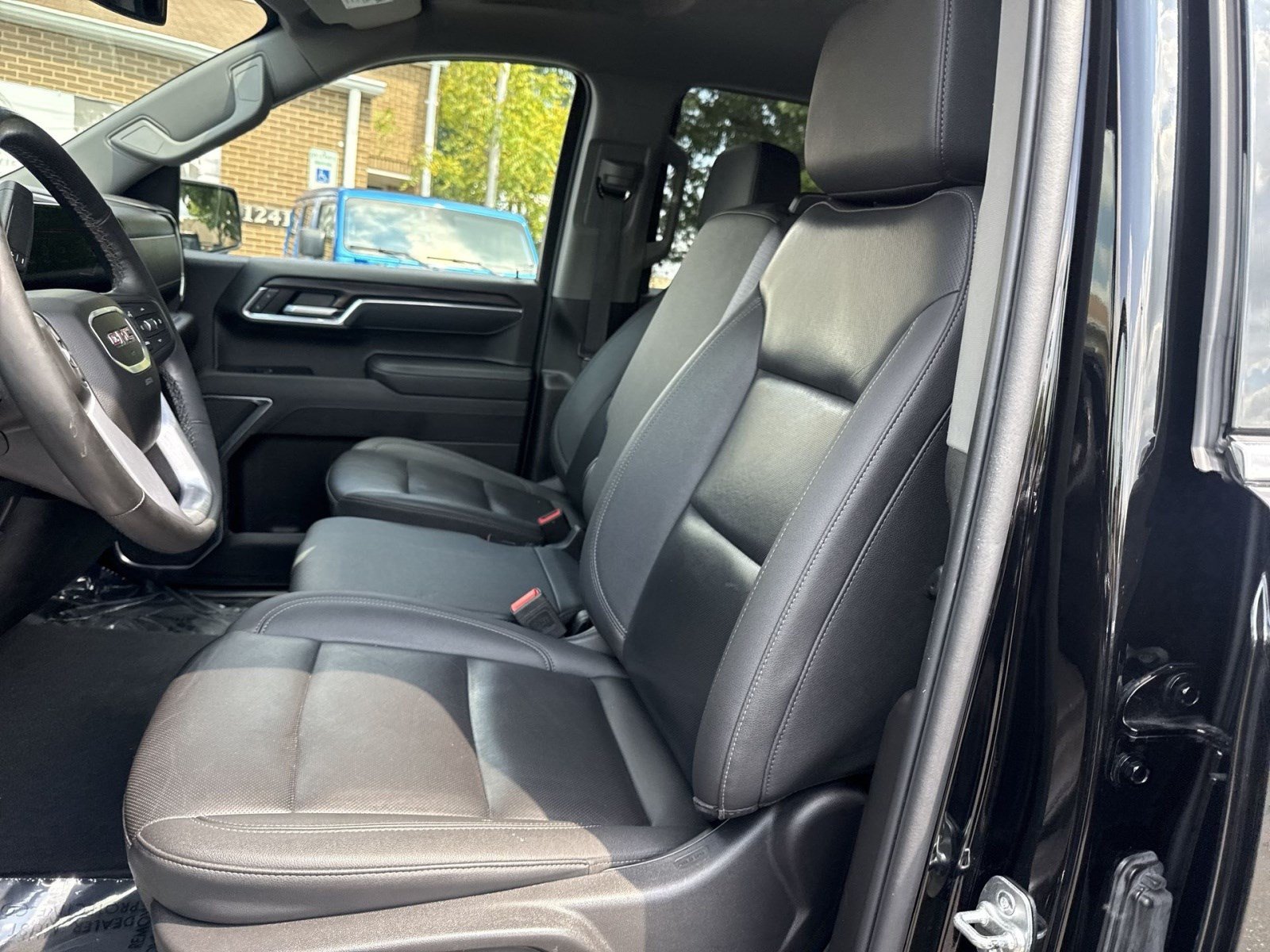 Used 2025 GMC Sierra 1500 SLT AWD/4WD image 12