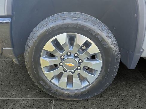 Used 2024 Chevrolet Silverado 2500 Custom w/ Custom Value Package image 14