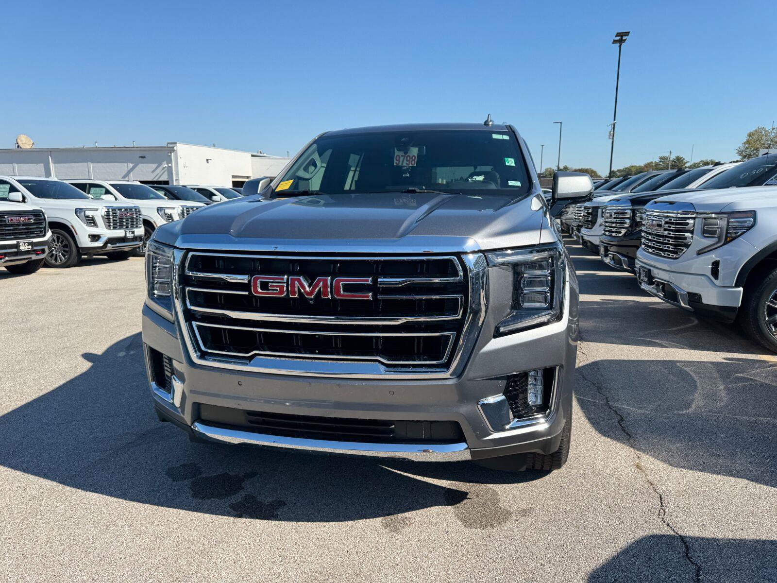 Used 2021 GMC Yukon SLT w/ SLT Luxury Plus Package AWD/4WD image 3