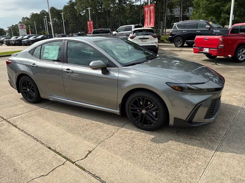 New 2026 Toyota Camry SE FWD image 9
