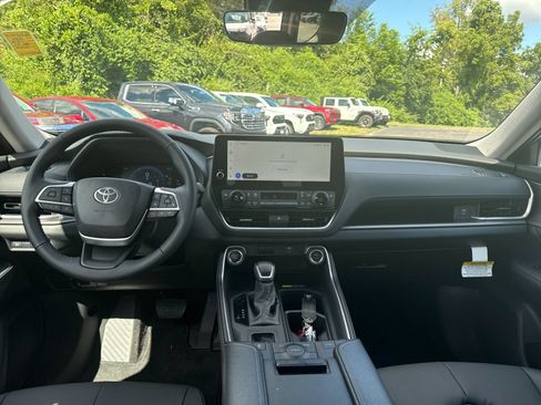 Used 2026 Toyota Grand Highlander AWD image 13