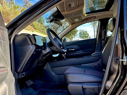 New 2026 Nissan Kicks SR w/ SR Premium Package FWD image 8
