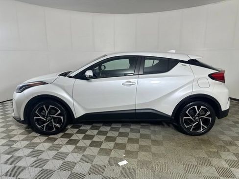 Used 2022 Toyota C-HR XLE FWD image 4