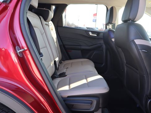 Used 2022 Ford Escape Titanium image 11