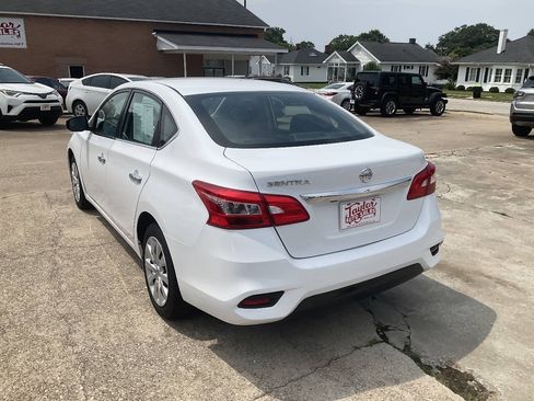 Used 2018 Nissan Sentra S FWD image 5
