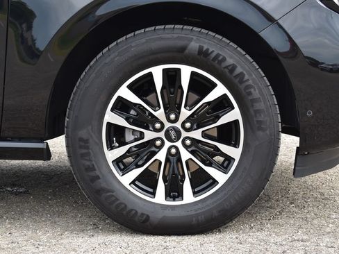 Certified 2025 Ford Expedition Platinum AWD/4WD image 6