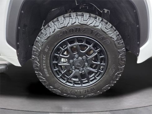 Used 2025 Toyota Tundra SR5 w/ SR5 Premium Package AWD/4WD image 32