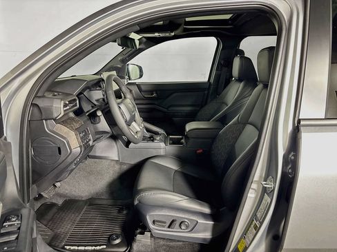 Used 2024 Toyota Tacoma Limited w/ Limited Package (LT) AWD/4WD image 11