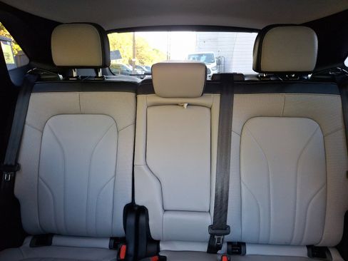 New 2025 Ford Escape SE w/ PHEV Premium Package FWD image 13