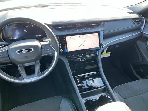 New 2026 Jeep Grand Cherokee Laredo image 13