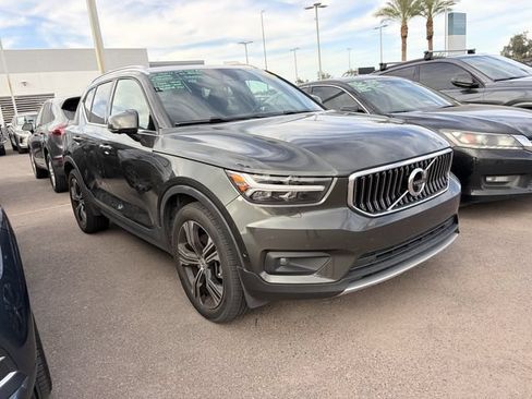 Used 2019 Volvo XC40 T4 Inscription FWD image 3