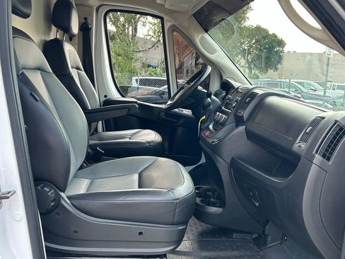 Used 2018 RAM ProMaster 2500 w/ Interior Convenience Group image 22