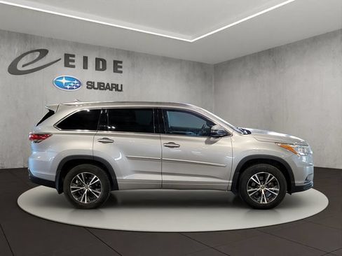 Used 2016 Toyota Highlander XLE AWD/4WD image 13