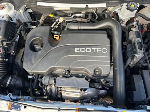 Used 2021 Chevrolet Equinox Premier image 32