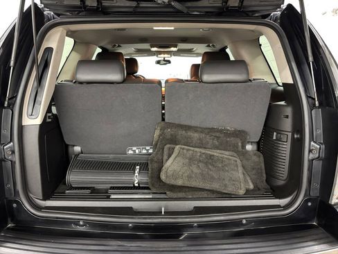 Used 2014 Cadillac Escalade Premium image 17