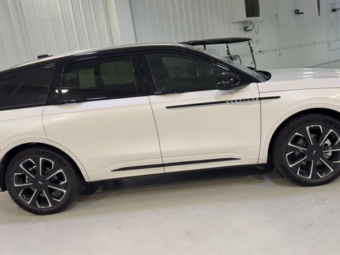 New 2026 Lincoln Nautilus Reserve AWD/4WD image 2