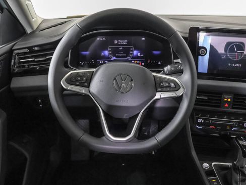 Used 2026 Volkswagen Jetta SE FWD image 24