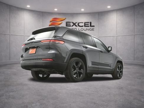 Used 2022 Jeep Grand Cherokee Altitude AWD/4WD image 43