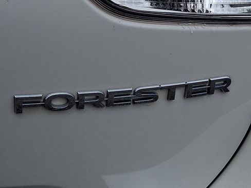 Used 2023 Subaru Forester Premium AWD/4WD image 32