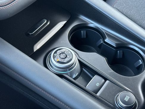 Used 2025 Ford Explorer Active image 23