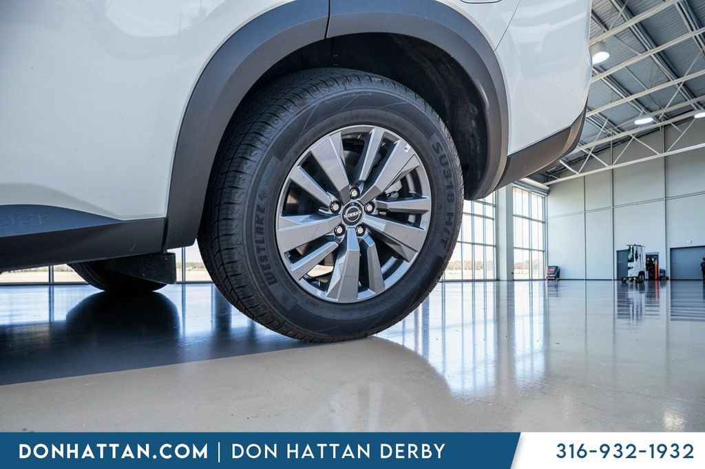 Used 2024 Nissan Pathfinder SV AWD/4WD image 39