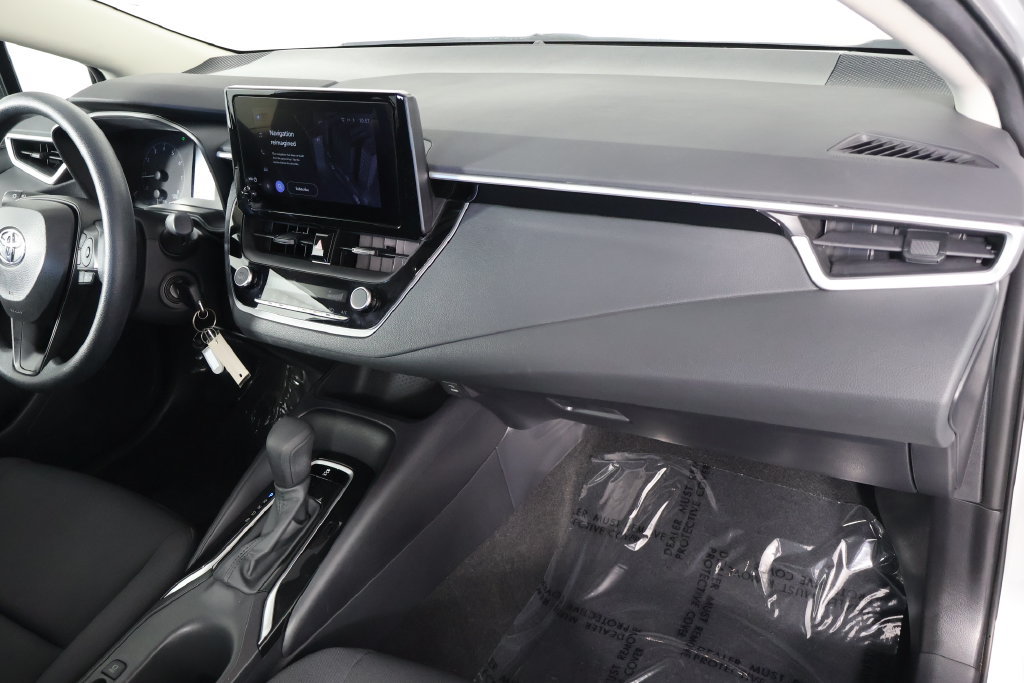 Used 2025 Toyota Corolla LE FWD image 15
