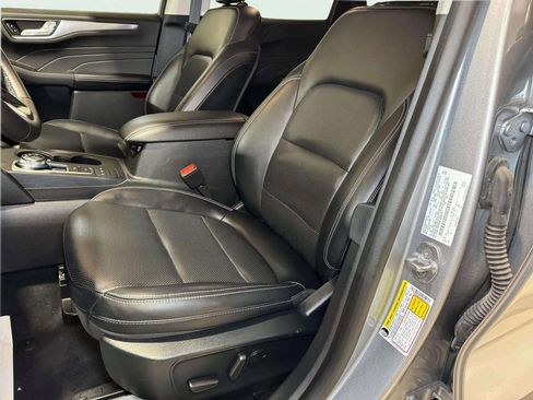 Used 2021 Ford Escape Titanium image 5