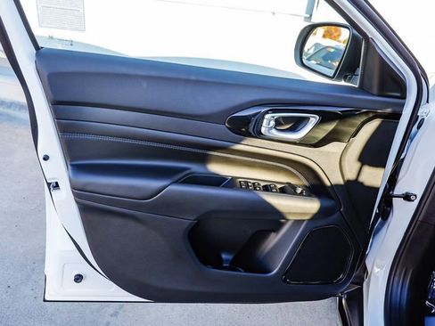 New 2026 Jeep Compass Latitude image 21