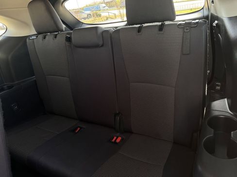 Used 2024 Toyota Highlander LE image 28