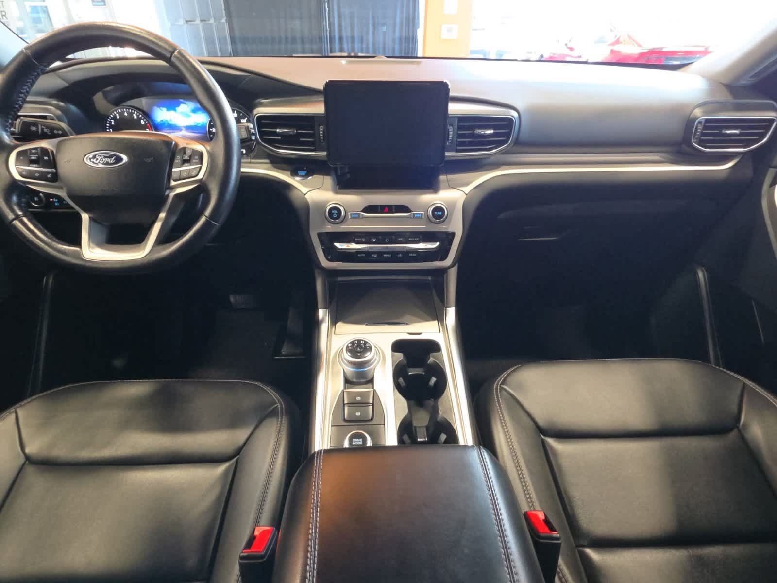 Used 2023 Ford Explorer XLT w/ Equipment Group 202A AWD/4WD image 28