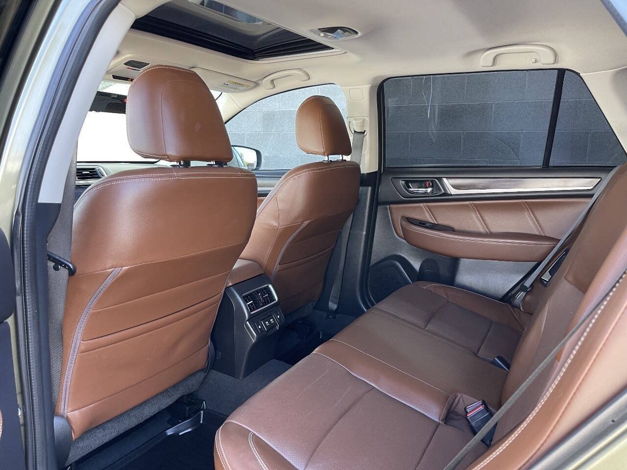 Used 2019 Subaru Outback 3.6R Touring w/ Popular Package #3A AWD/4WD image 11