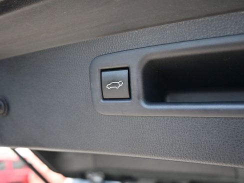 Used 2022 Toyota Highlander LE image 18