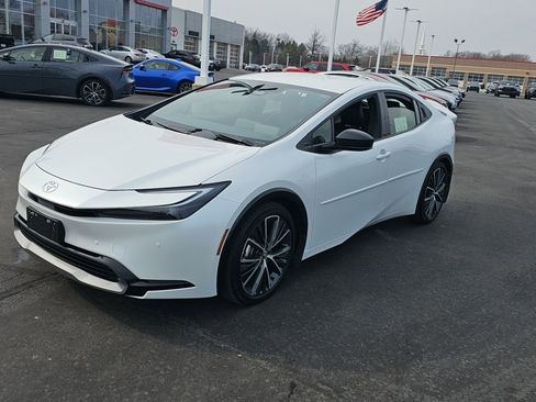 Used 2024 Toyota Prius XLE image 7