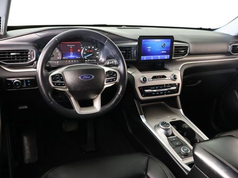 Used 2023 Ford Explorer XLT w/ Equipment Group 202A AWD/4WD image 2