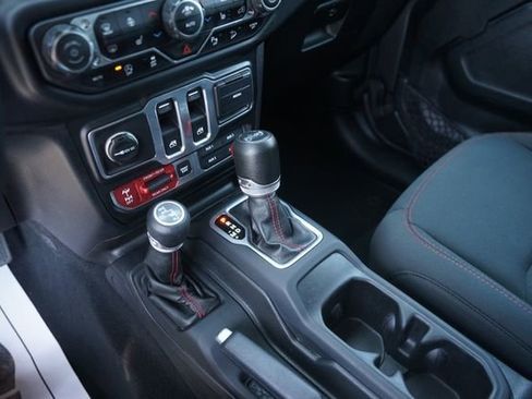 Used 2018 Jeep Wrangler Rubicon AWD/4WD image 24
