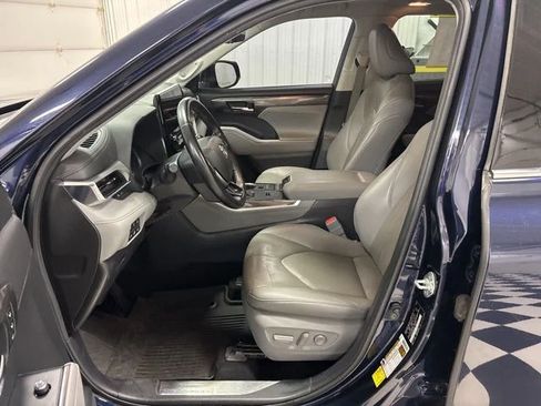 Used 2021 Toyota Highlander Platinum AWD/4WD image 6