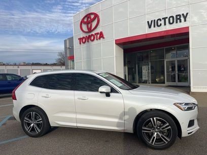 Used 2019 Volvo XC60 T5 Momentum w/ Multimedia Package
