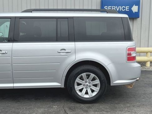 Used 2011 Ford Flex SE image 16