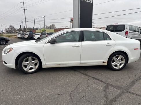 Used 2011 Chevrolet Malibu LS image 2