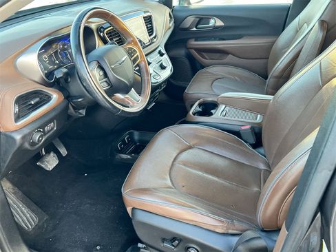 Used 2018 Chrysler Pacifica Limited w/ Tire & Wheel Group image 10