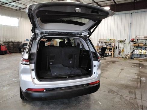 Used 2023 Jeep Grand Cherokee L Limited w/ Luxury Tech Group II image 13