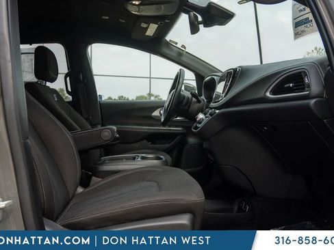 Used 2021 Chrysler Pacifica Touring w/ S Appearance Package FWD image 23