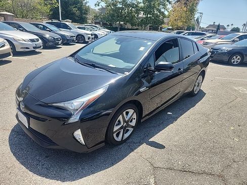 Used 2016 Toyota Prius Three Touring w/ Preferred Accessory Package FWD image 1