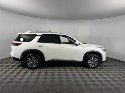 Used 2025 Nissan Pathfinder SL image 2