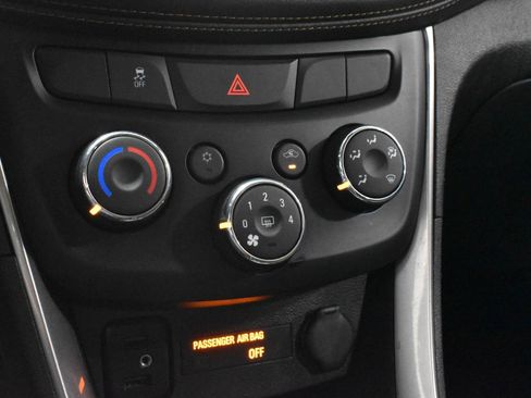 Used 2020 Chevrolet Trax LT FWD image 18