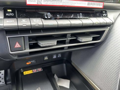 New 2026 Toyota Camry Hybrid FWD image 23