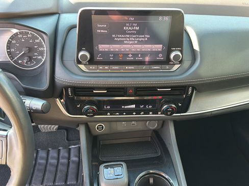 Used 2021 Nissan Rogue SV w/ Premium Package FWD image 25