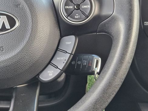 Used 2015 Kia Soul + image 35