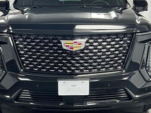 Used 2025 Cadillac Escalade ESV Premium Luxury w/ Touring Package AWD/4WD image 12