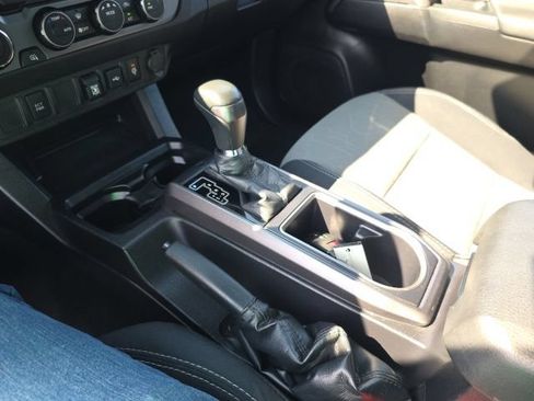 Used 2021 Toyota Tacoma TRD Sport AWD/4WD image 23